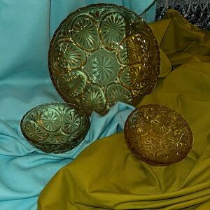 Mid century Vintage Anchor Hocking Medallion Glass Bowl Set in Amber